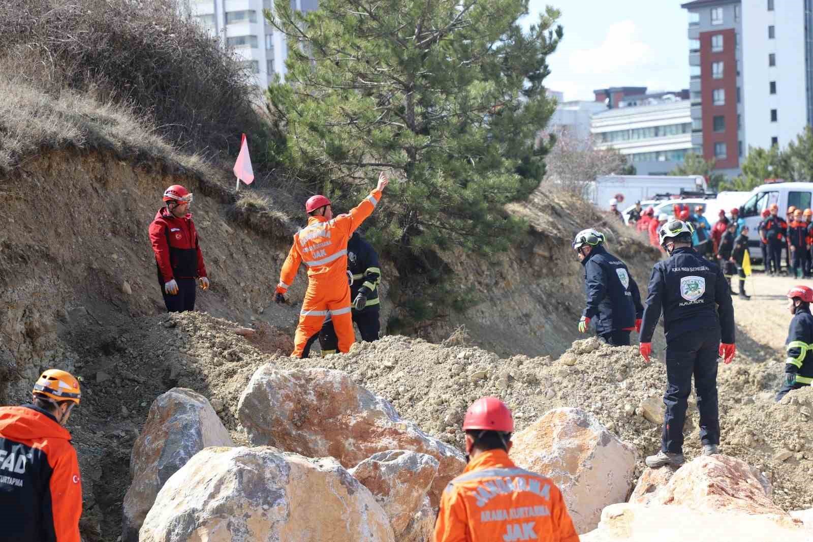 Kastamonu’da AFAD ekiplerinden heyelan tatbikatı
