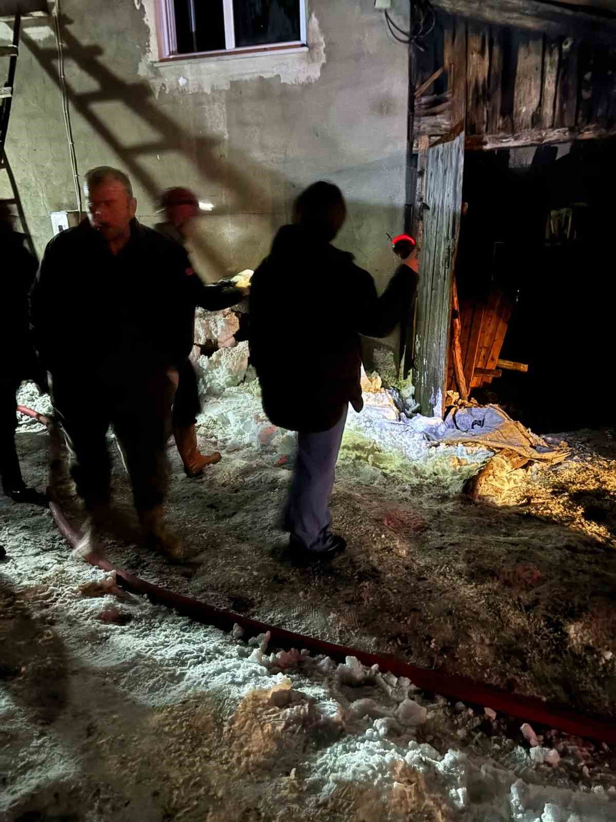 Kastamonu’da alevlere teslim olan ev kullanılamaz hale geldi
