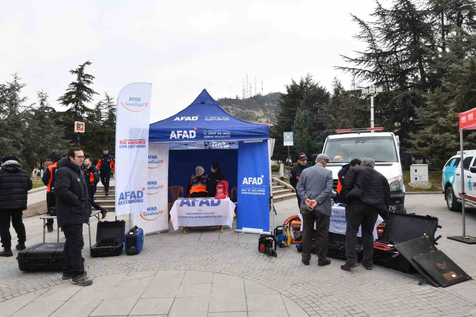 Kastamonu’da arama ve kurtarma ekiplerinin kullandığı malzemeler sergilendi
