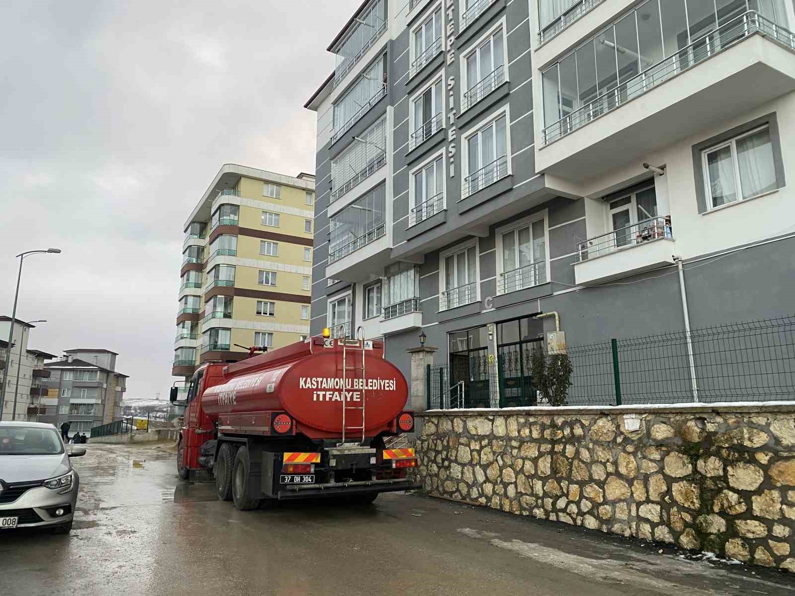 Kastamonu’da bazı mahallelerde su kesintisi devam ediyor: Vatandaşlara su dağıtıldı

