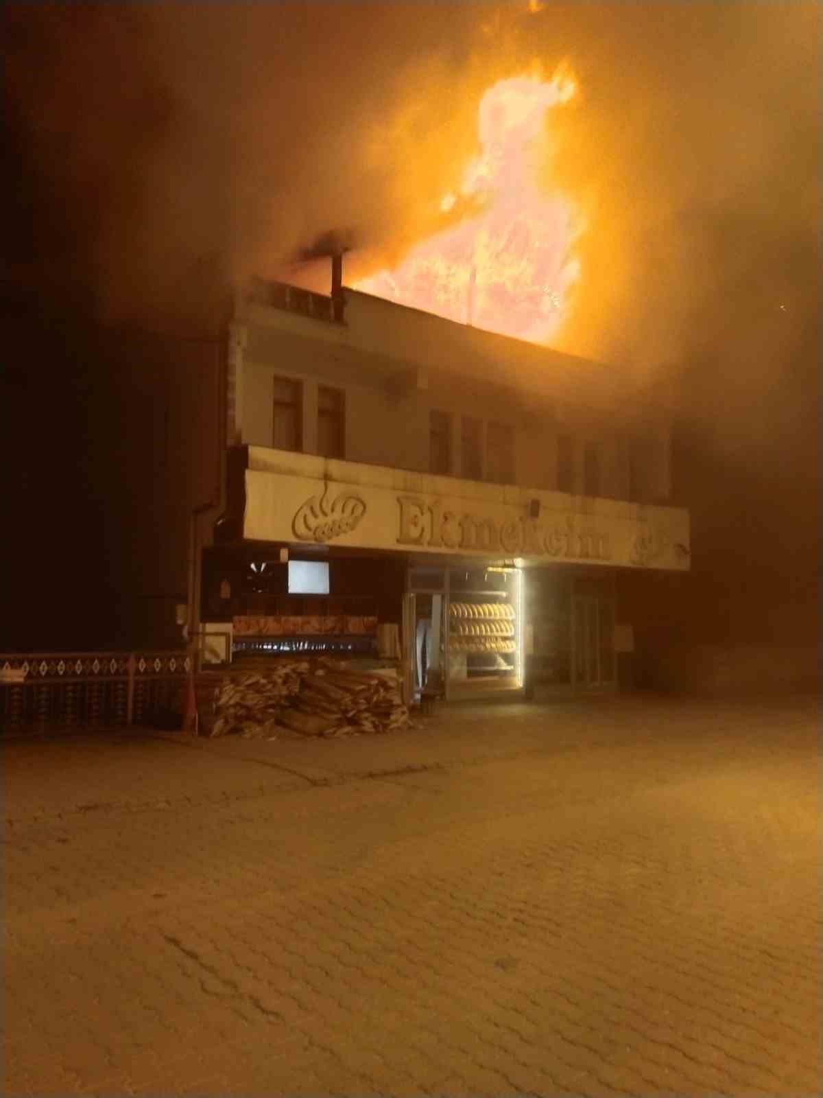 Kastamonu’da çıkan çatı yangını itfaiye tarafından söndürüldü
