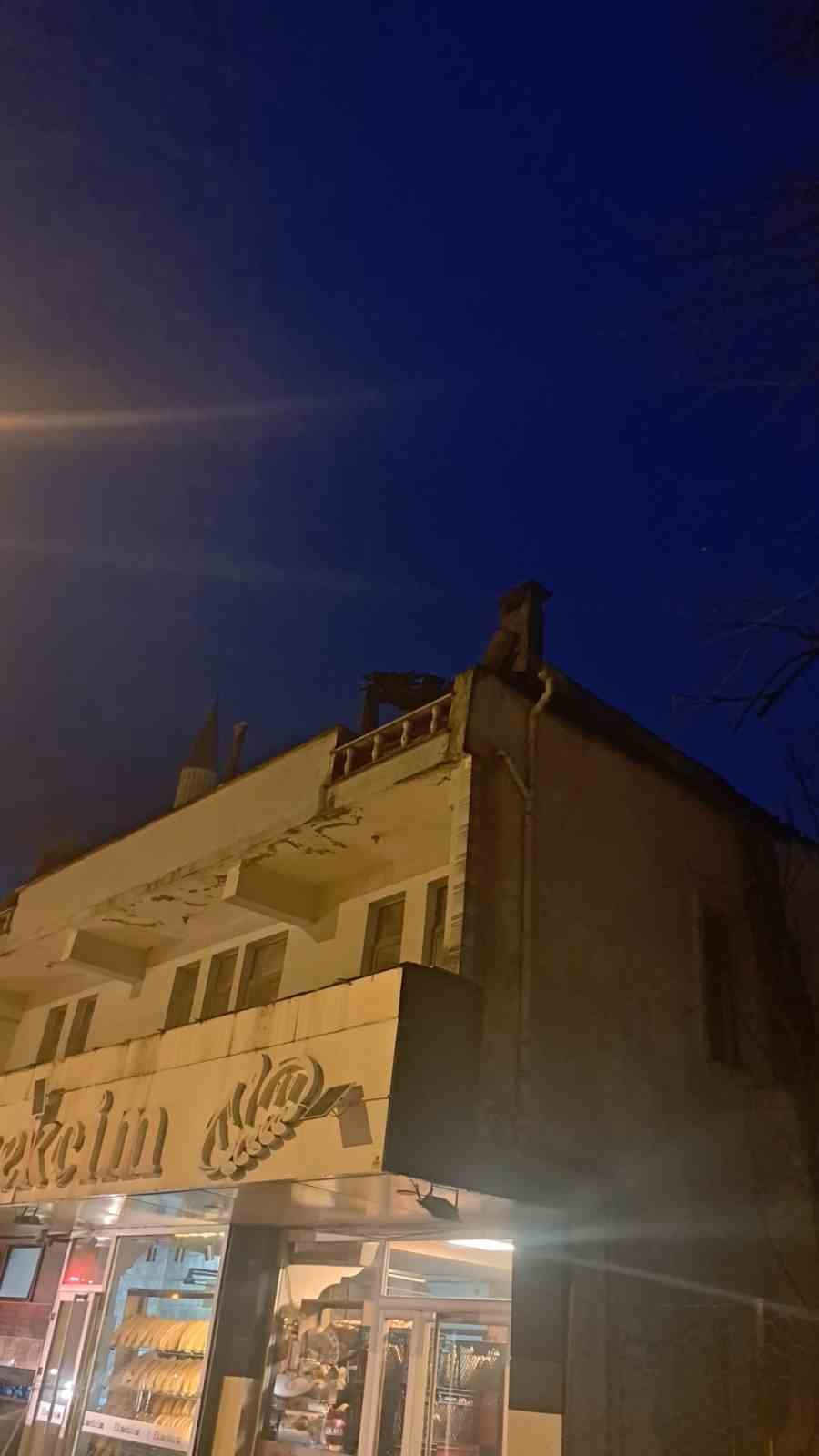 Kastamonu’da çıkan çatı yangını itfaiye tarafından söndürüldü
