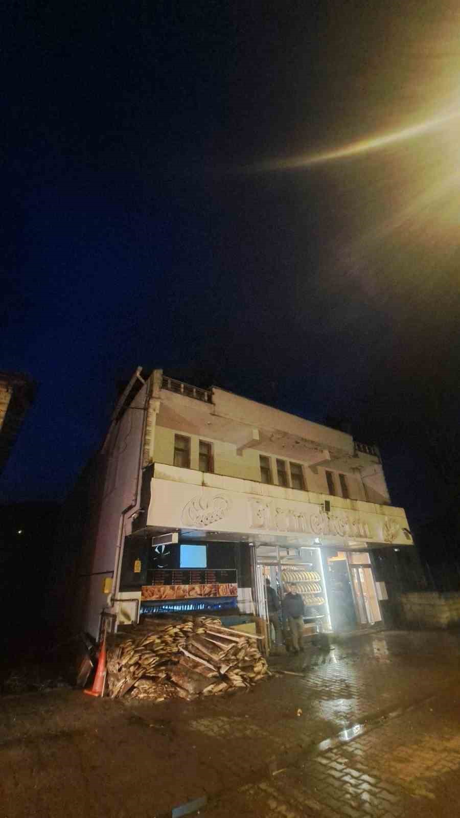 Kastamonu’da çıkan çatı yangını itfaiye tarafından söndürüldü
