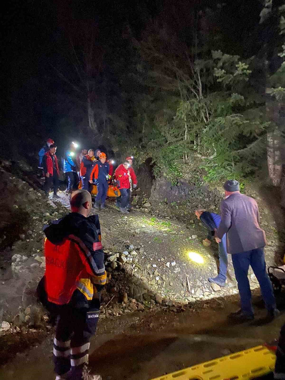 Kastamonu’da dağlık alanda uçurumdan düşen genç için ekipler seferber oldu
