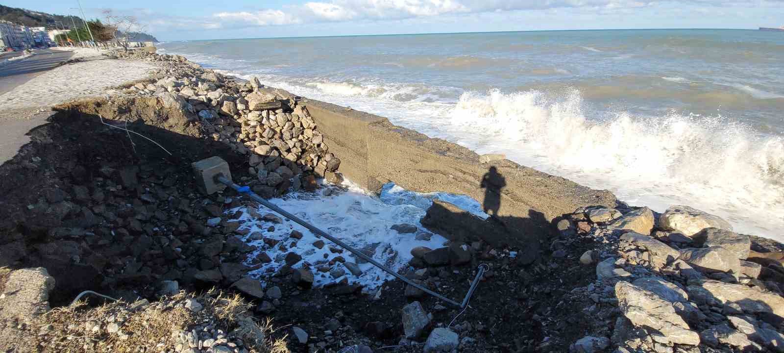 Kastamonu’da dalgalar sahil şeridine zarar verdi

