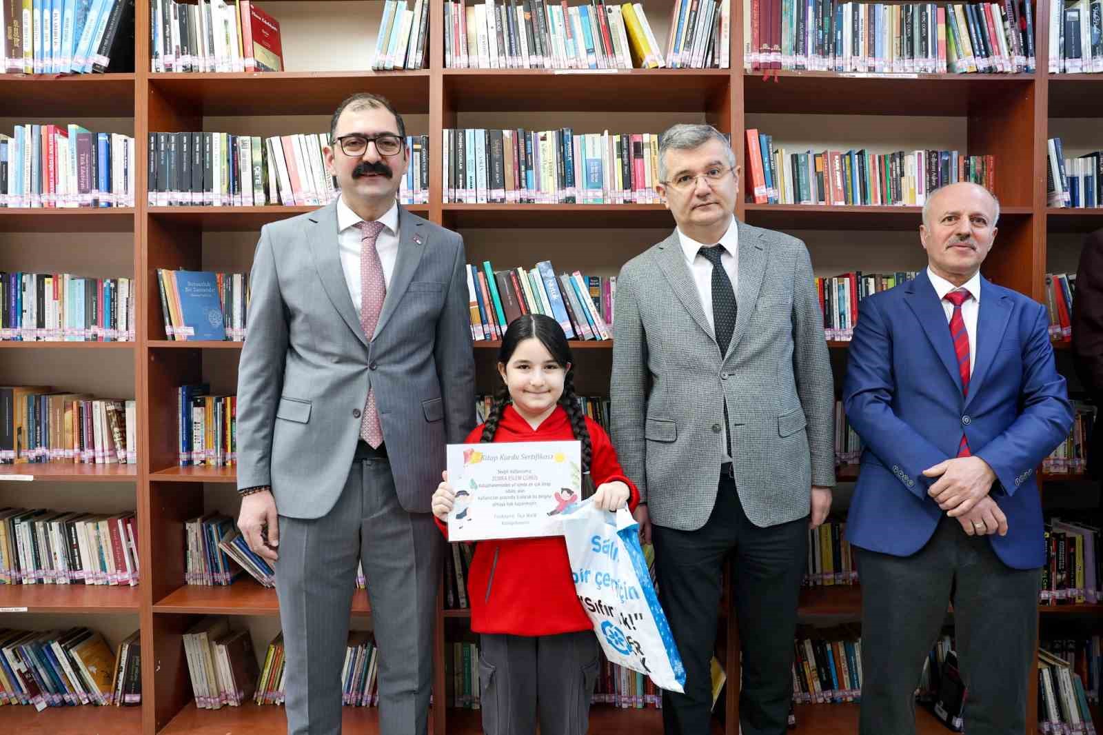 Kastamonu’da en çok kitap okuyan öğrenciler ödüllendirildi
