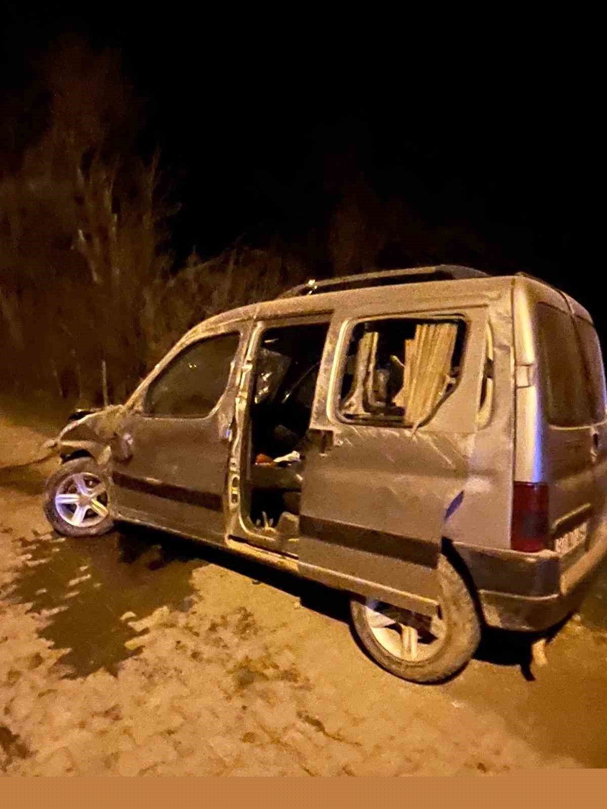 Kastamonu’da hafif ticari araç taşa çarptı: 1 yaralı
