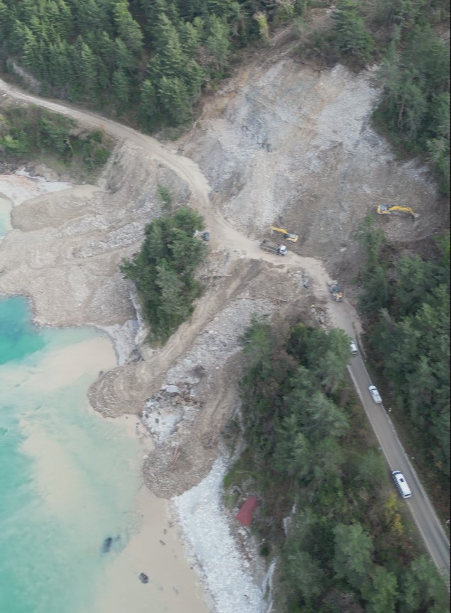 Kastamonu’da heyelan nedeniyle ulaşıma kapanan yolda çalışmalar sürüyor
