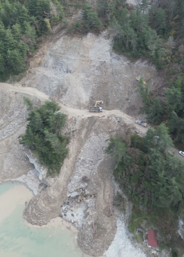 Kastamonu’da heyelan nedeniyle ulaşıma kapanan yolda çalışmalar sürüyor
