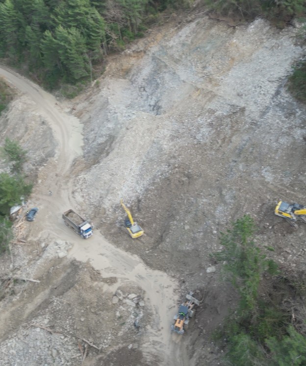 Kastamonu’da heyelan nedeniyle ulaşıma kapanan yolda çalışmalar sürüyor
