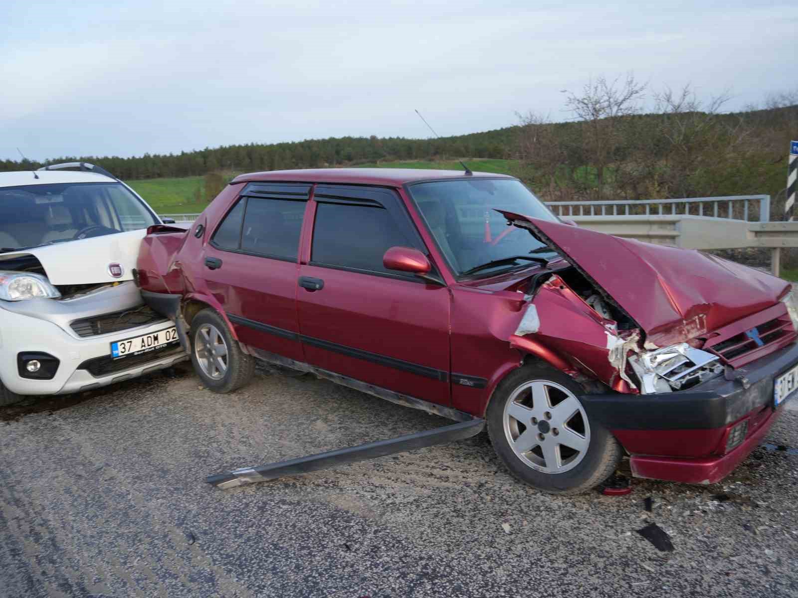 Kastamonu’da iki ayrı trafik kazasında 6 kişi yaralandı

