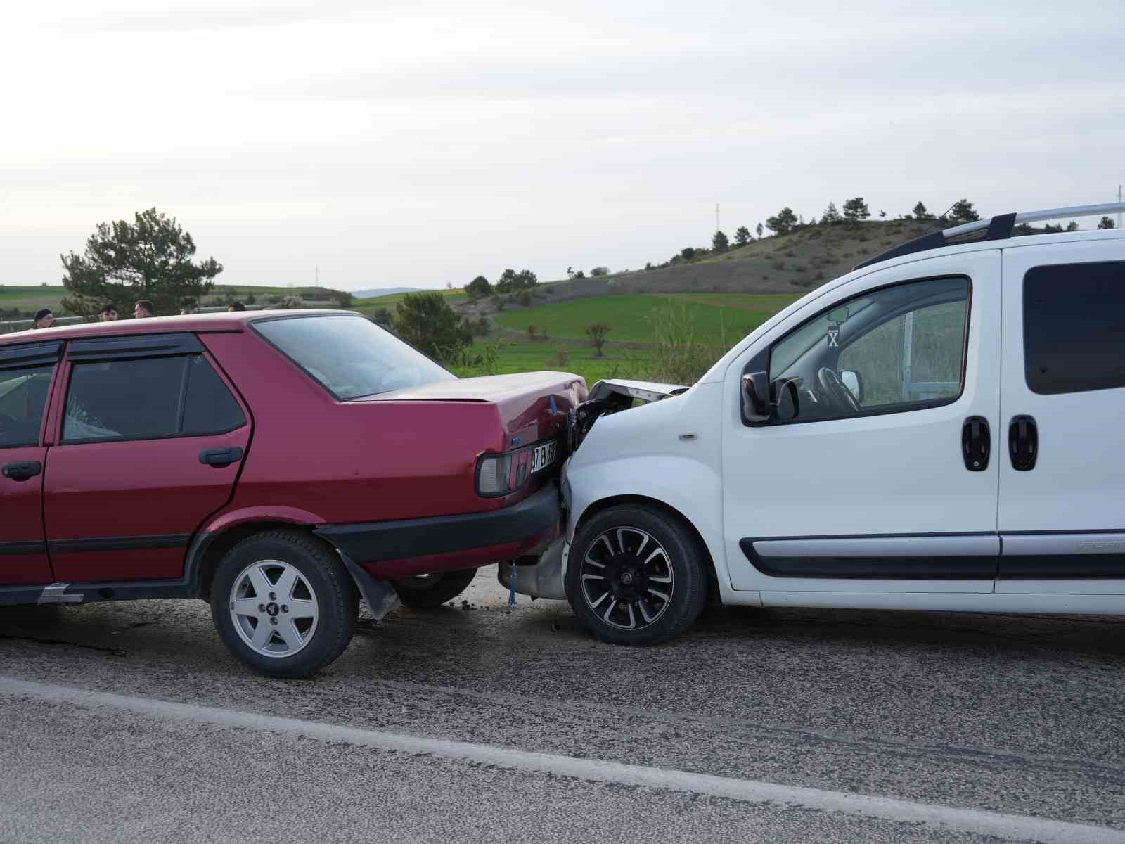 Kastamonu’da iki ayrı trafik kazasında 6 kişi yaralandı
