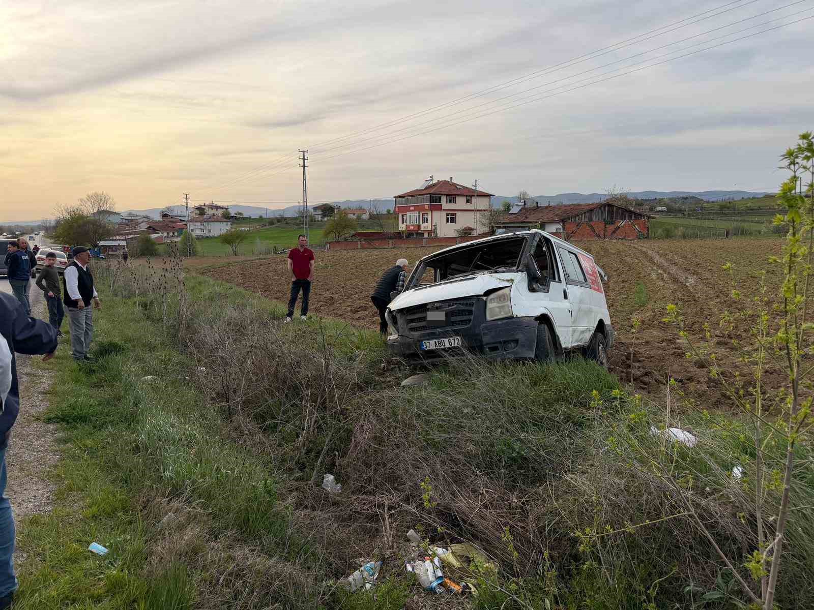 Kastamonu’da iki ayrı trafik kazasında 6 kişi yaralandı
