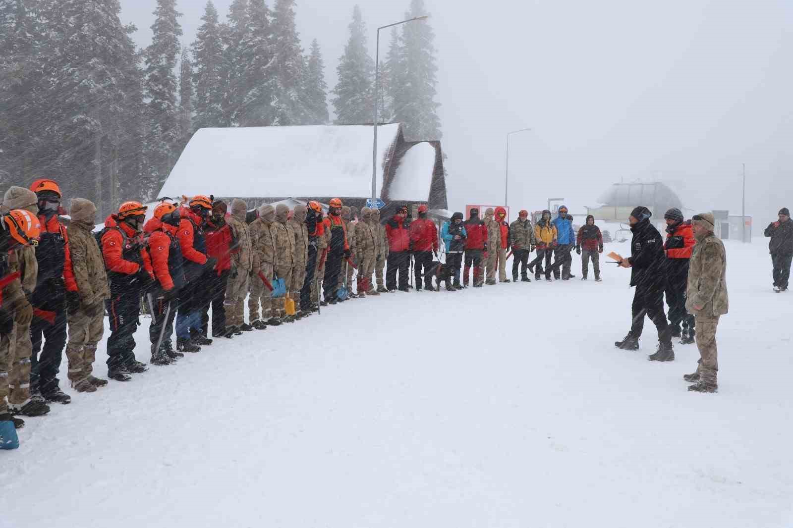 Kastamonu’da Ilgaz Dağı’nda "Çığda Arama Kurtarma" tatbikatı gerçekleştirildi
