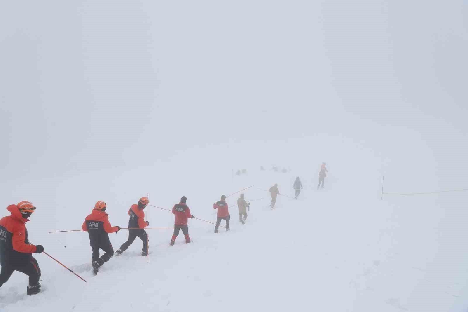 Kastamonu’da Ilgaz Dağı’nda "Çığda Arama Kurtarma" tatbikatı gerçekleştirildi
