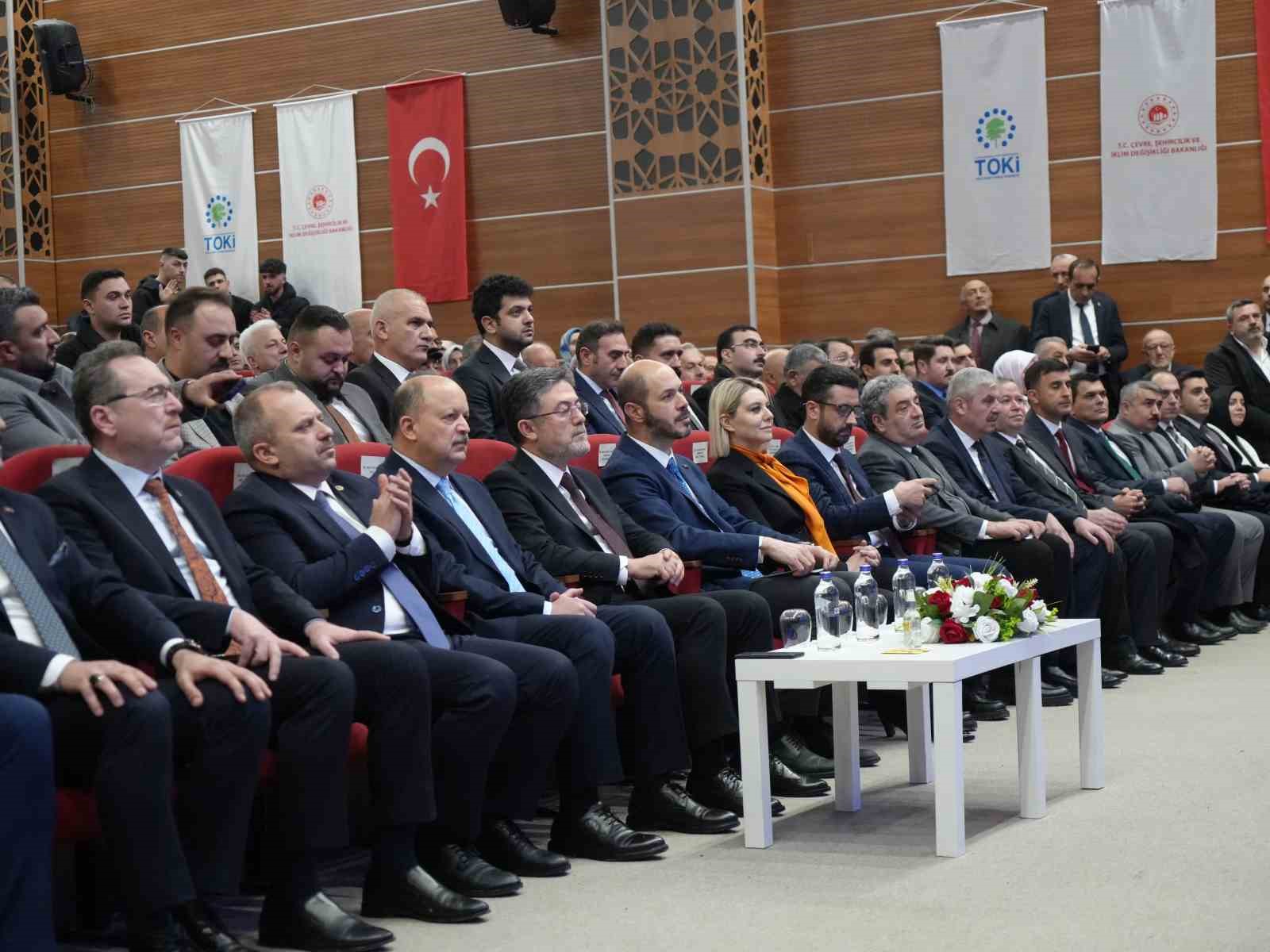 Kastamonu’da inşa edilecek 2 bin 380 konutun kuraları çekildi
Kastamonu’da inşa edilecek 2 bin 380 konutun kuraları çekildi