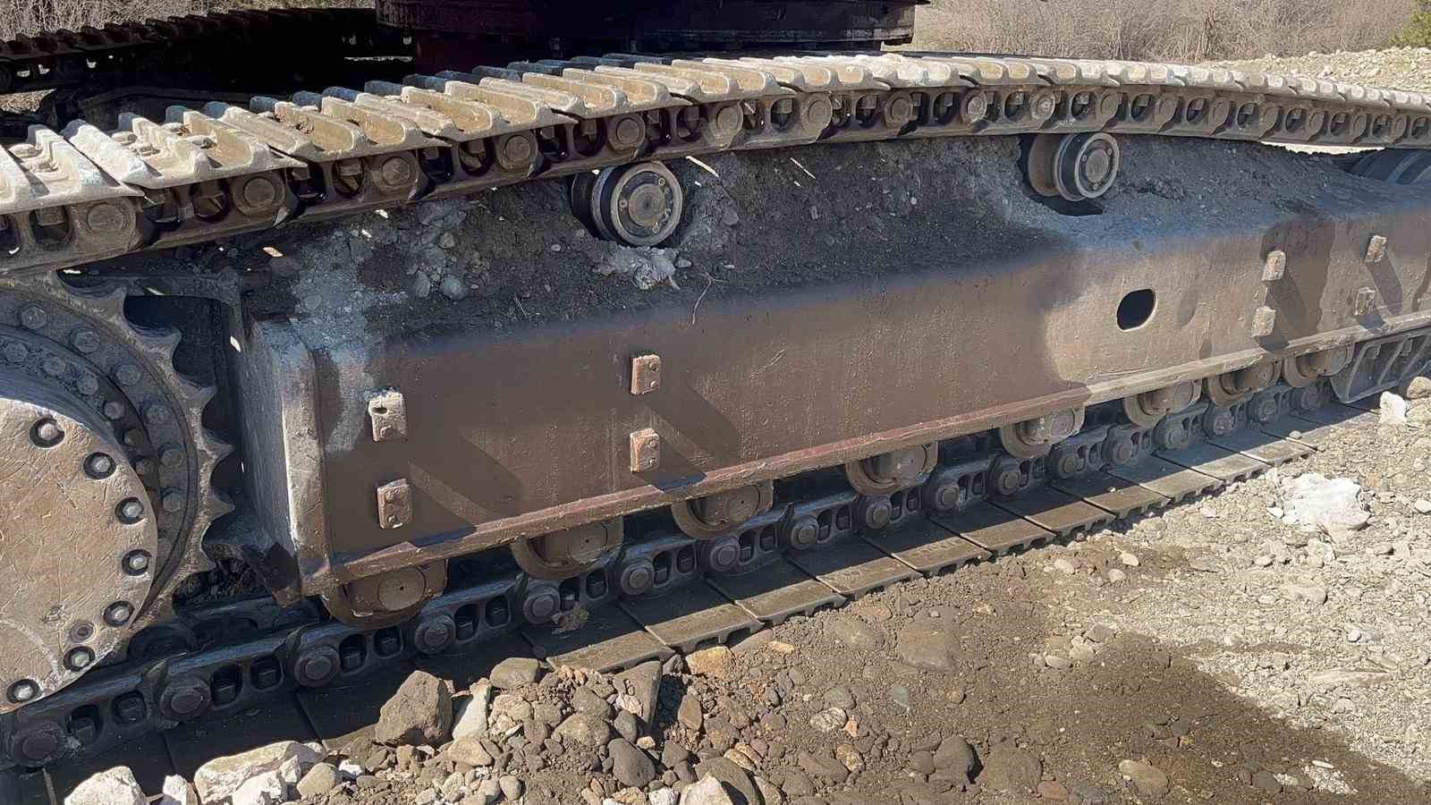 Kastamonu’da iş makinesinin 700 litre yakıtı ve elektronik parçalarını çaldılar
