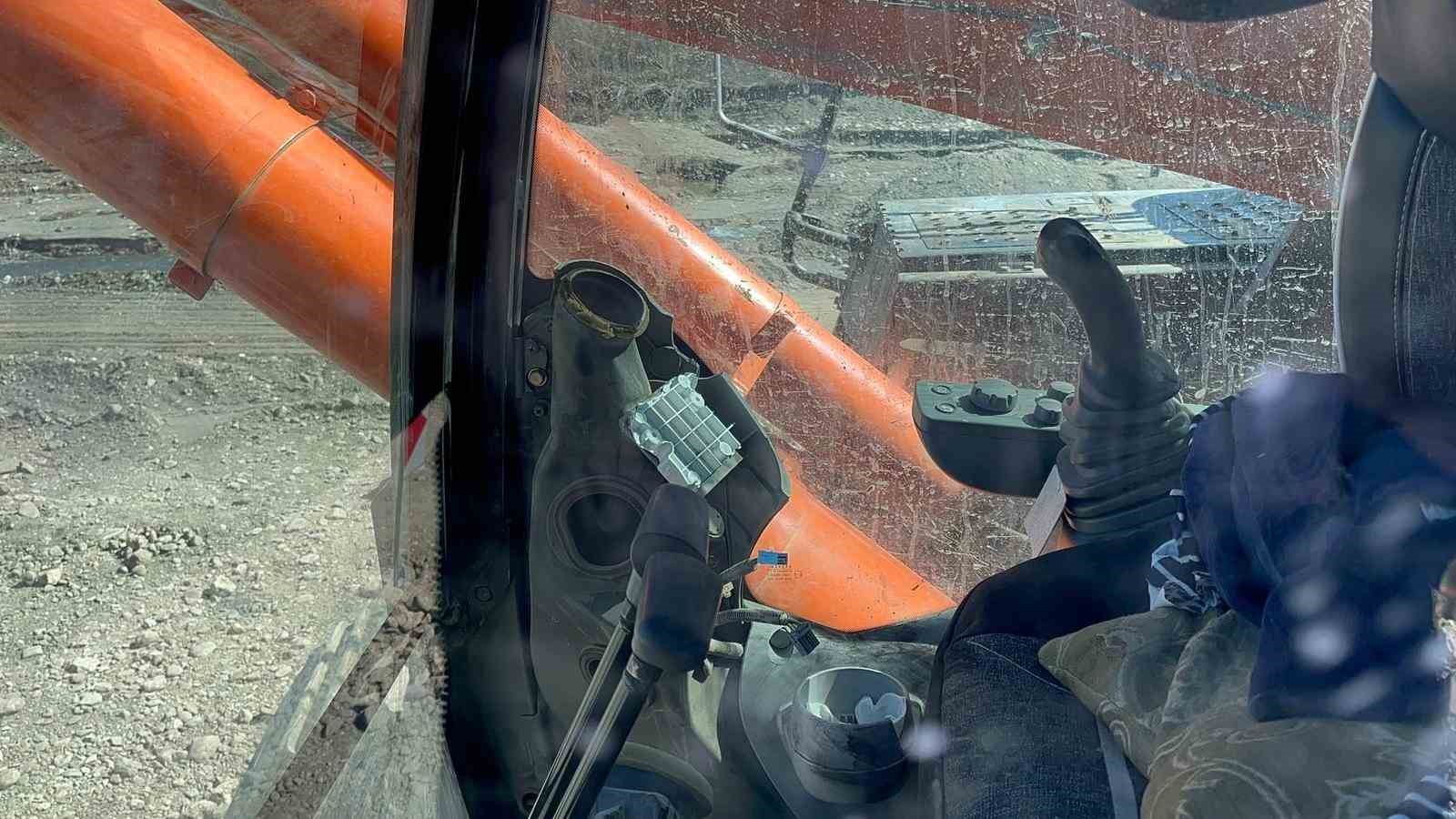 Kastamonu’da iş makinesinin 700 litre yakıtı ve elektronik parçalarını çaldılar
