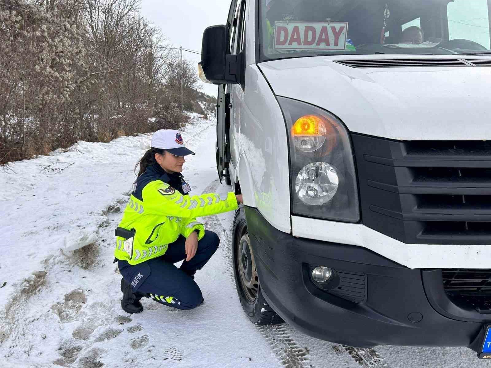 Kastamonu’da jandarma ekipleri kış lastiği denetimlerini sıklaştırdı
