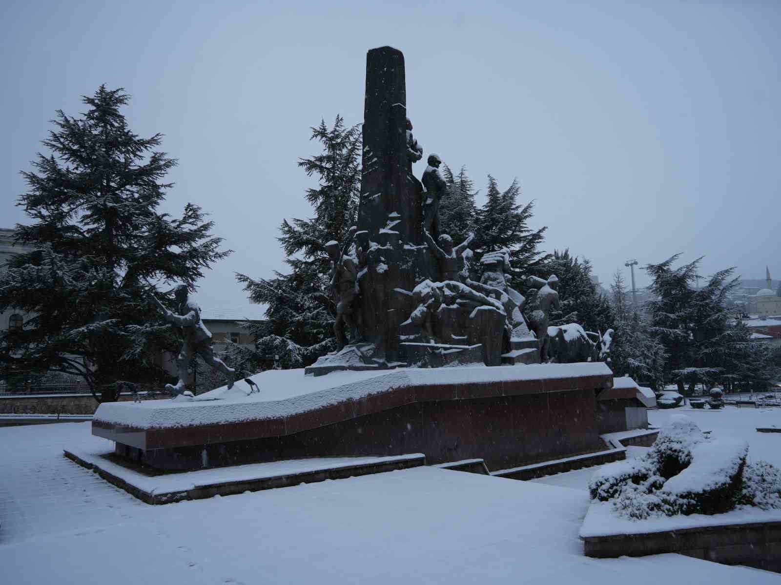 Kastamonu’da kar yağışı etkili oluyor
