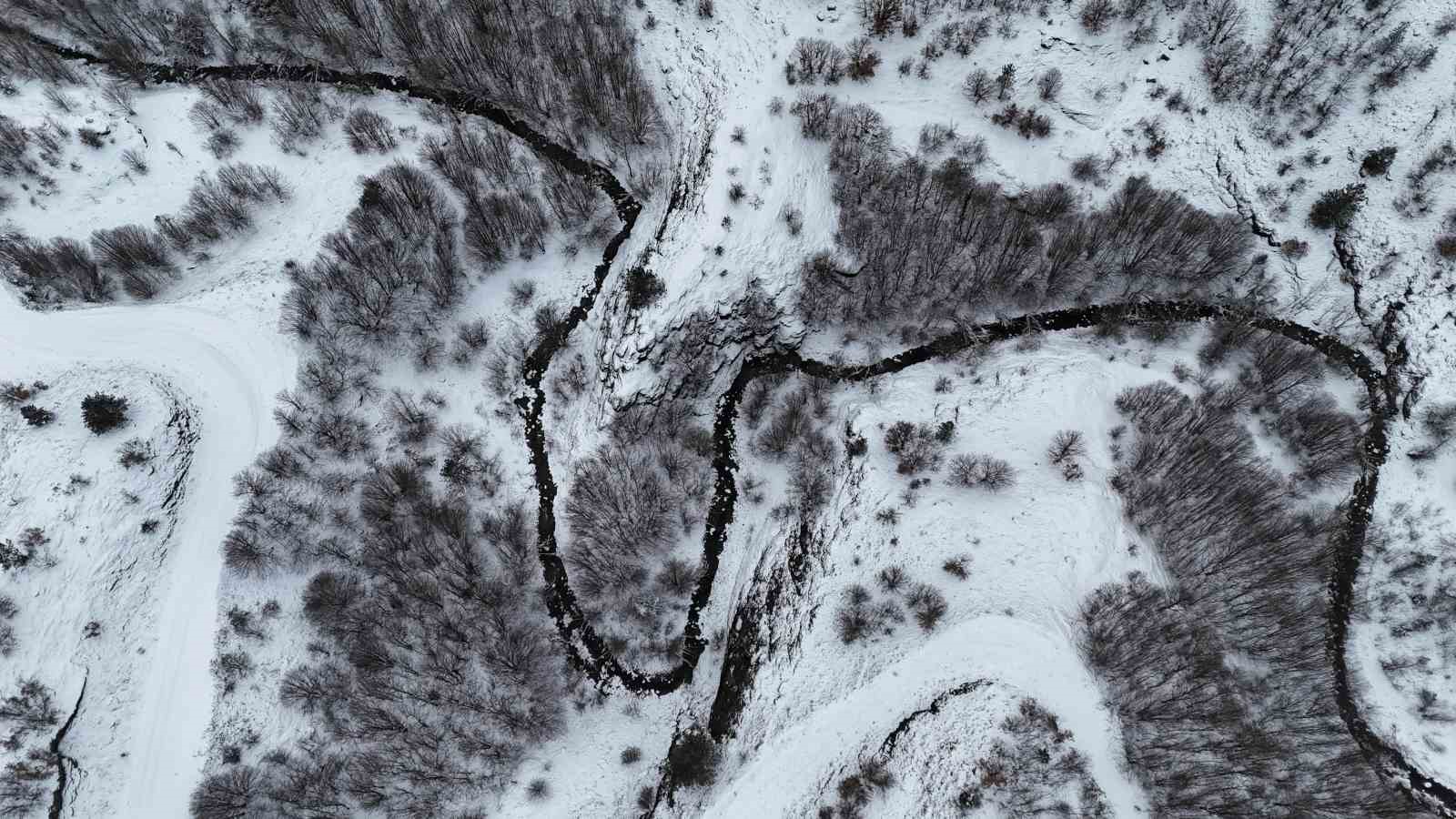 Kastamonu’da karla kaplanan dağlarda hayran bırakan manzaralar
