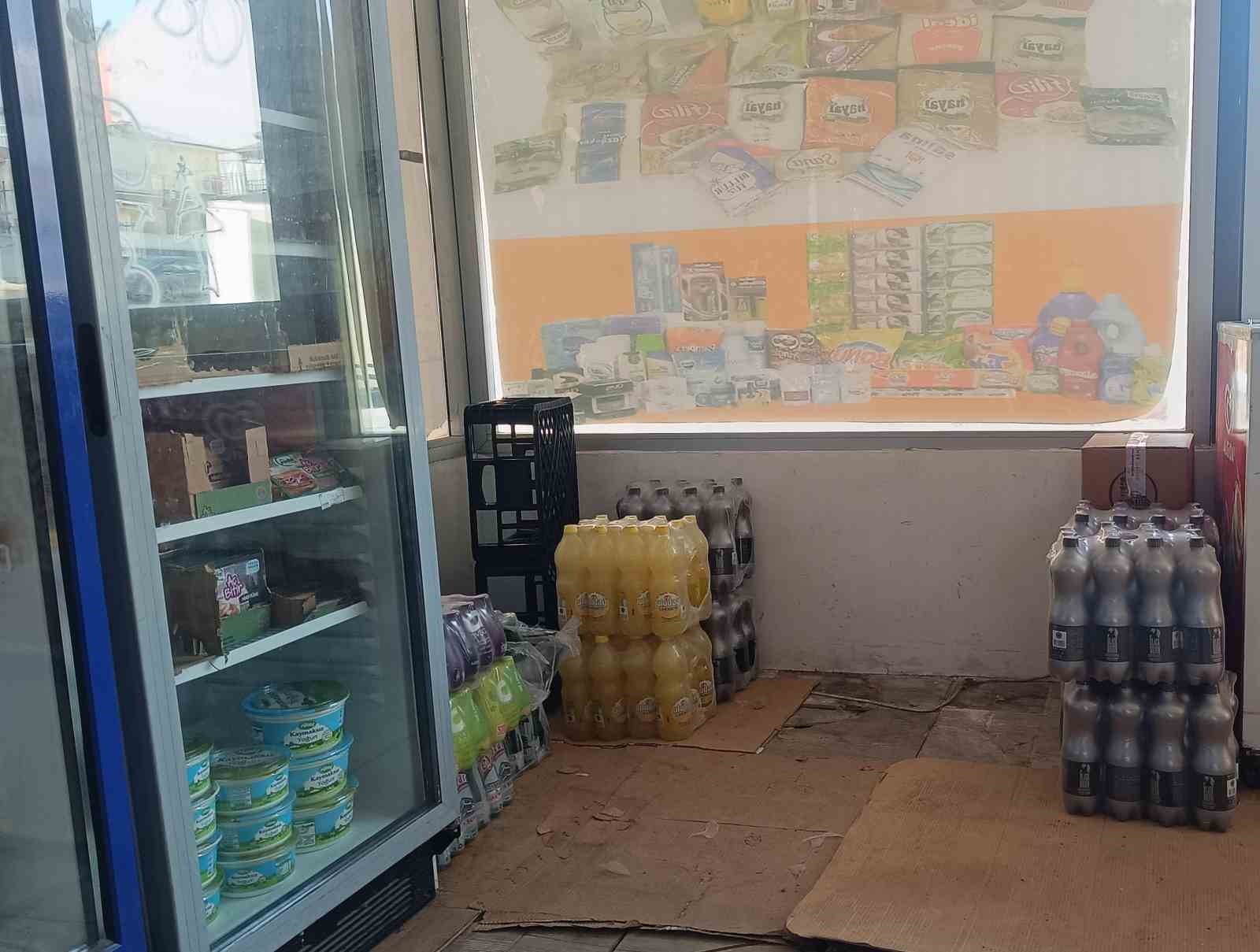 Kastamonu’da kış ayında 3 gündür yaşanan su kesintisi vatandaşları mağdur etti
Kastamonu’da kış ayında 3 gündür yaşanan su kesintisi vatandaşları mağdur etti