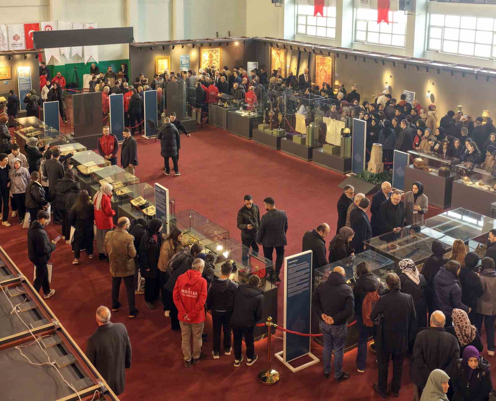 Kastamonu’da kutsal emanetlere yoğun ilgi: 1 günde 10 bin kişi ziyaret etti
Kastamonu’da kutsal emanetlere yoğun ilgi: 1 günde 10 bin kişi ziyaret etti