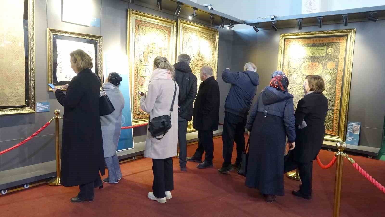 Kastamonu’da kutsal emanetlere yoğun ilgi: 1 günde 10 bin kişi ziyaret etti
Kastamonu’da kutsal emanetlere yoğun ilgi: 1 günde 10 bin kişi ziyaret etti