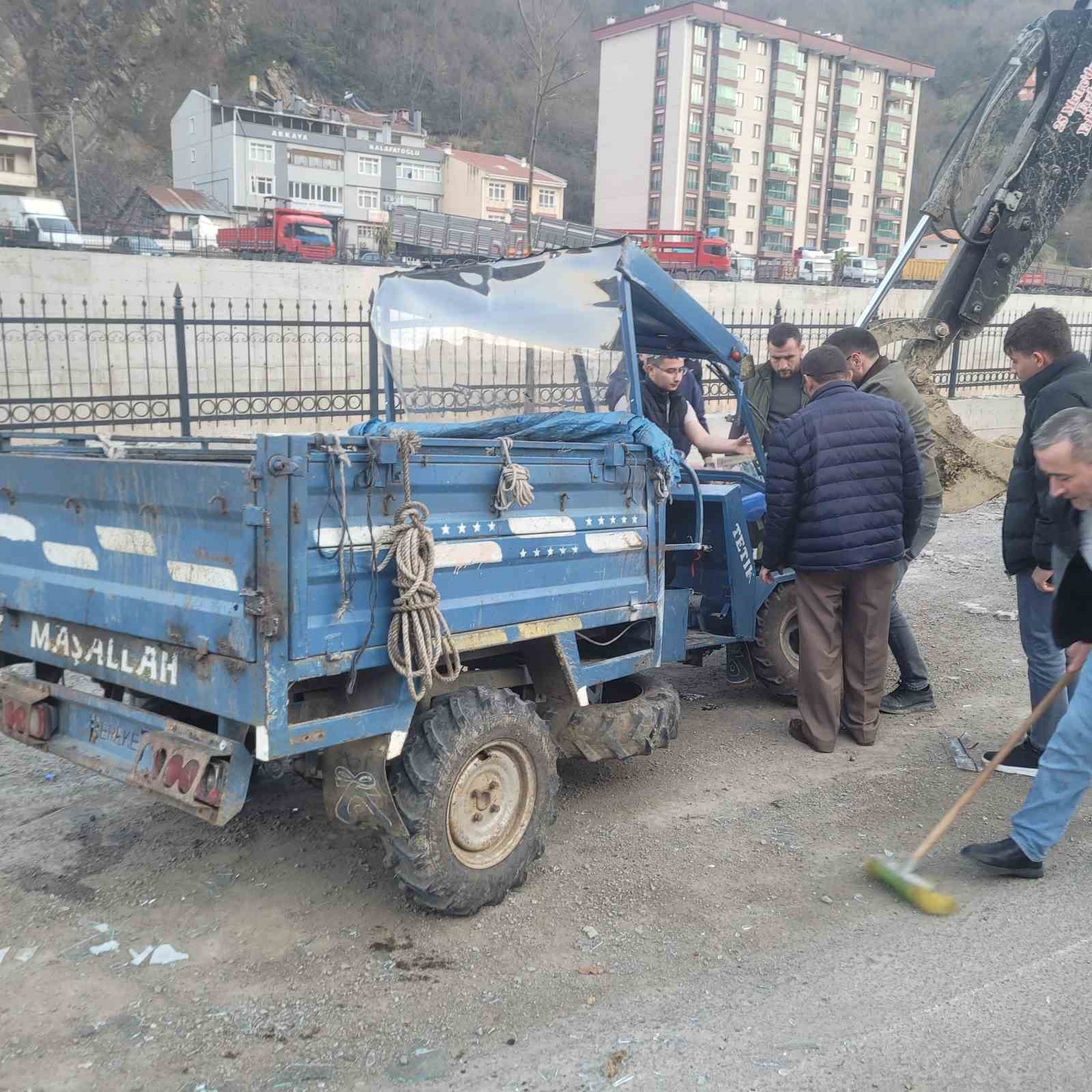 Kastamonu’da lastiği fırlayan tarım aracı takla attı: 1 yaralı
