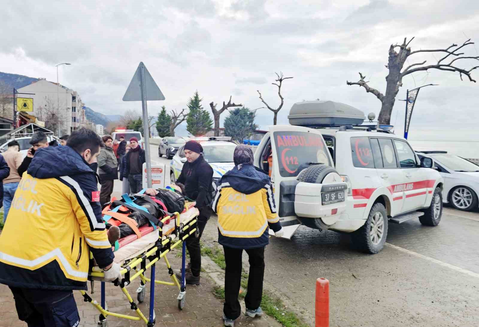 Kastamonu’da motosiklet ile otomobil çarpıştı: 2 yaralı
