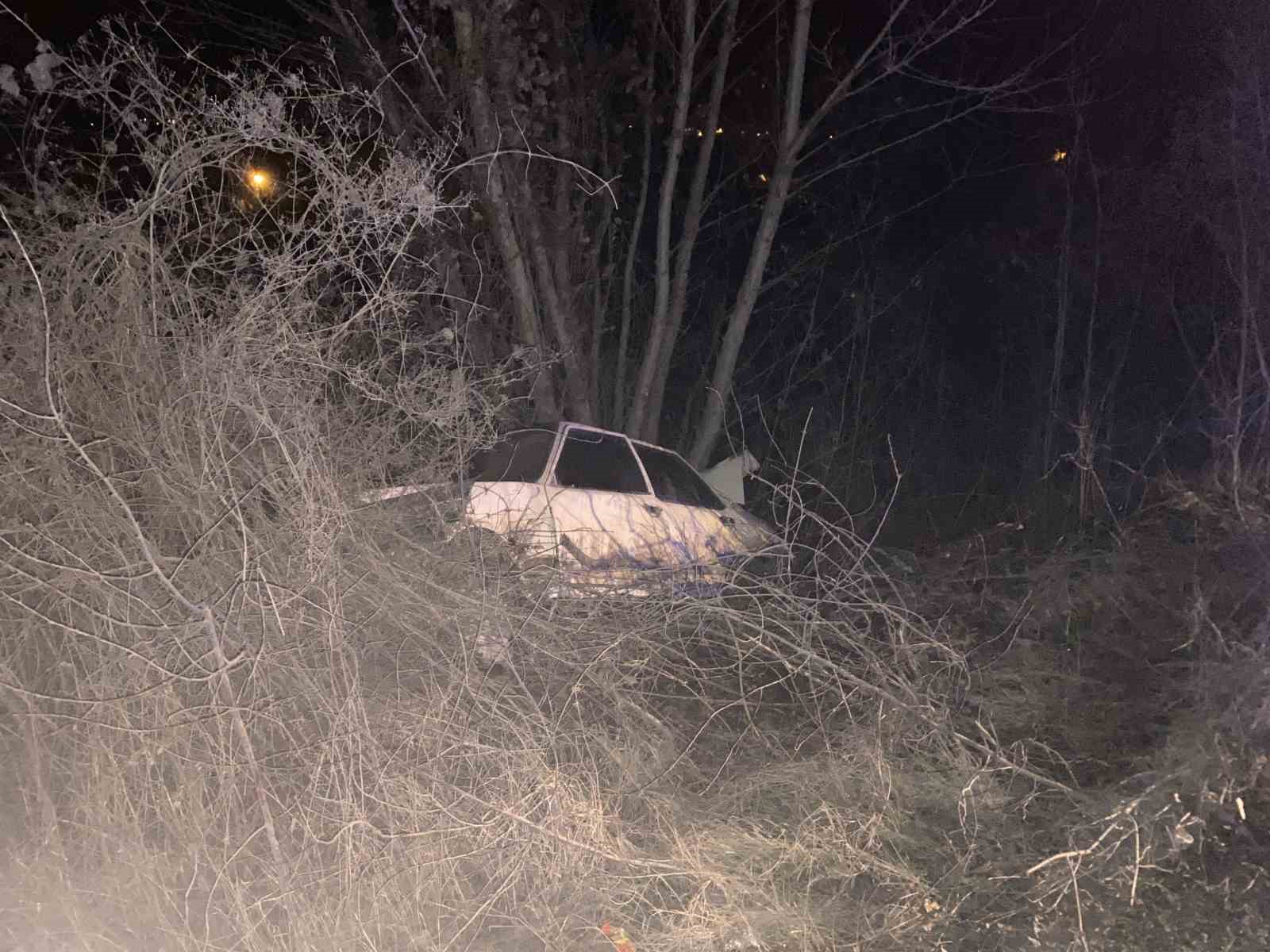 Kastamonu’da otomobil ağaca çarptı: 1 yaralı
