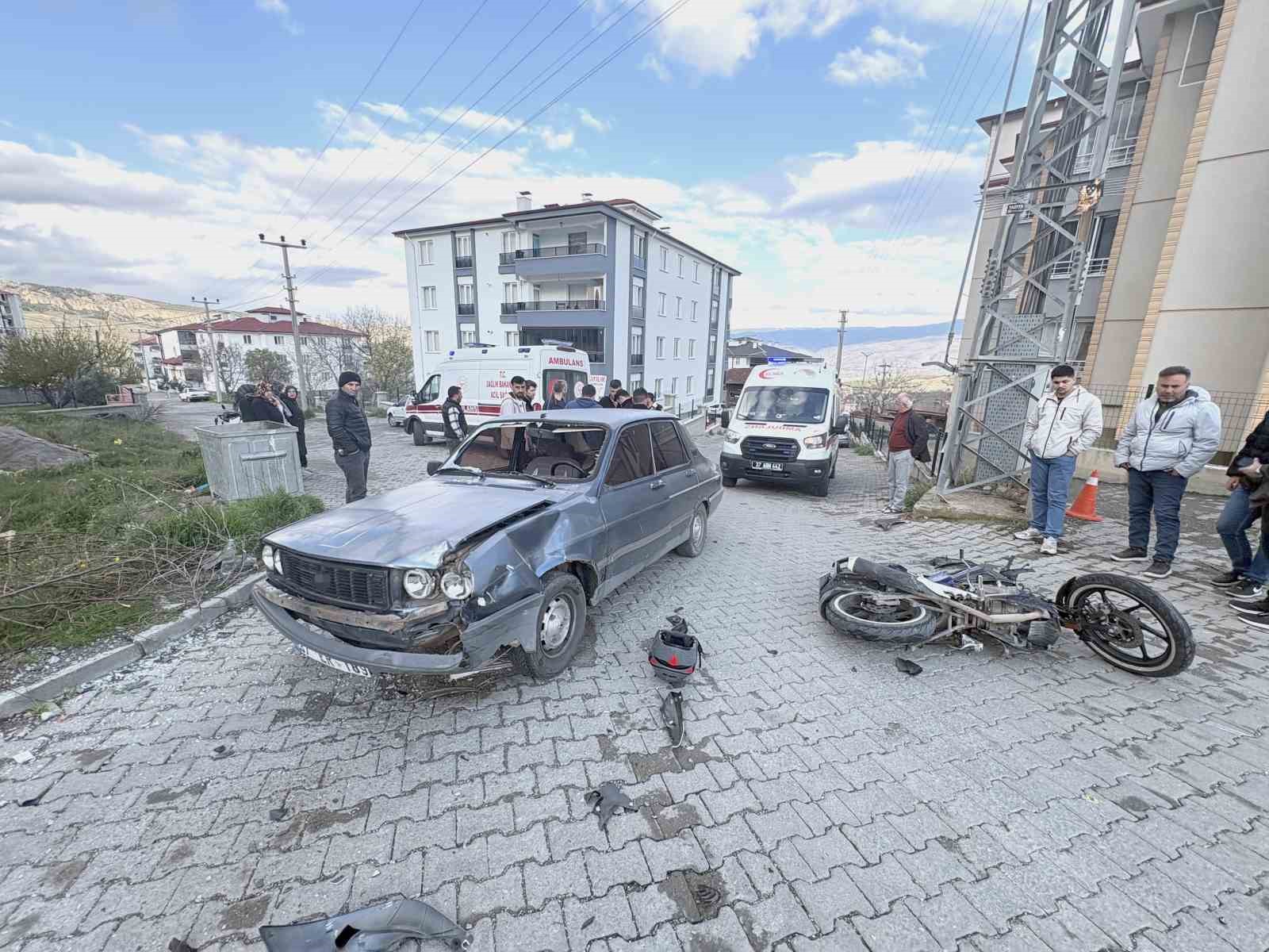 Kastamonu’da otomobil ile motosiklet çarpıştı: 3 yaralı
