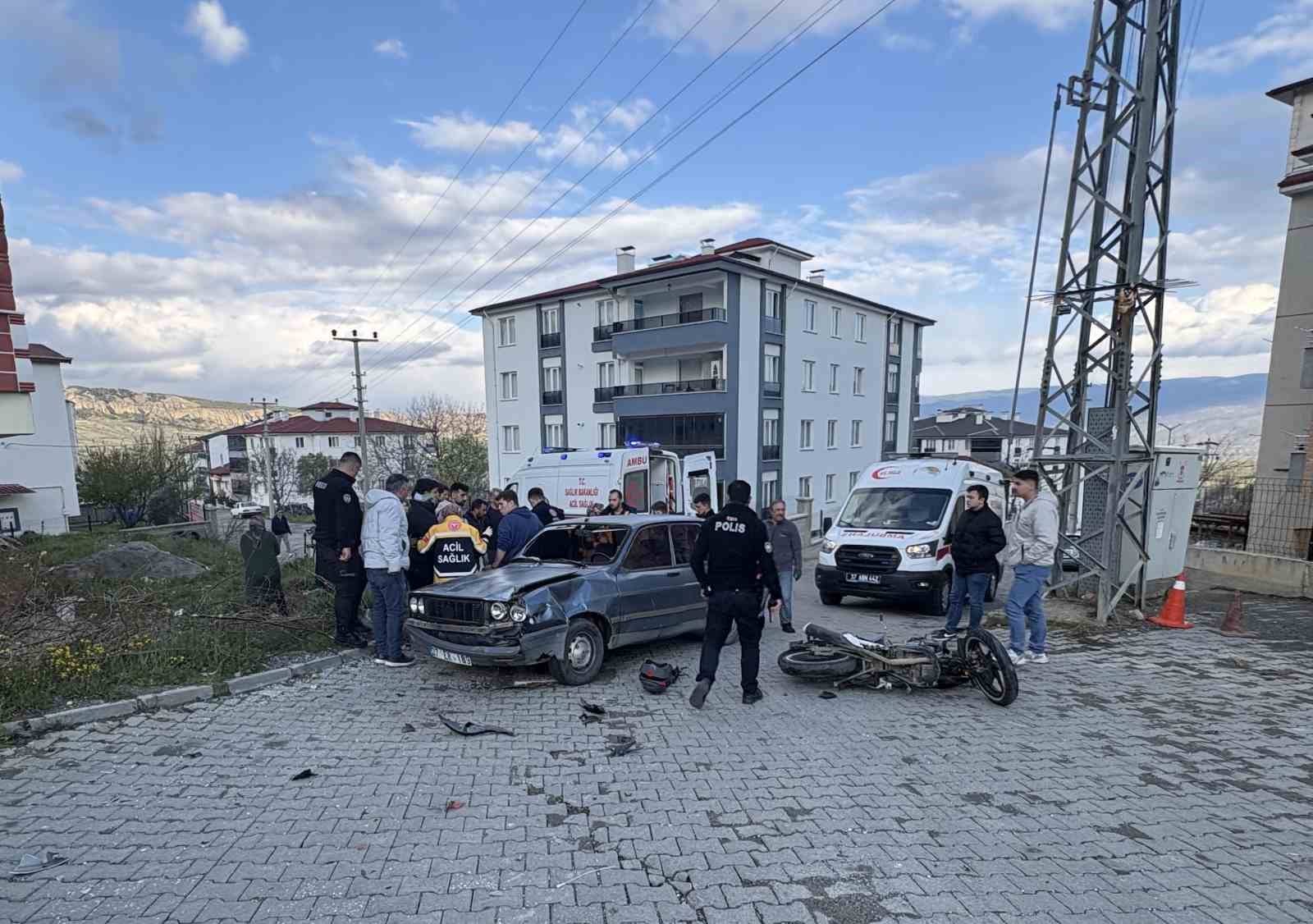 Kastamonu’da otomobil ile motosiklet çarpıştı: 3 yaralı

