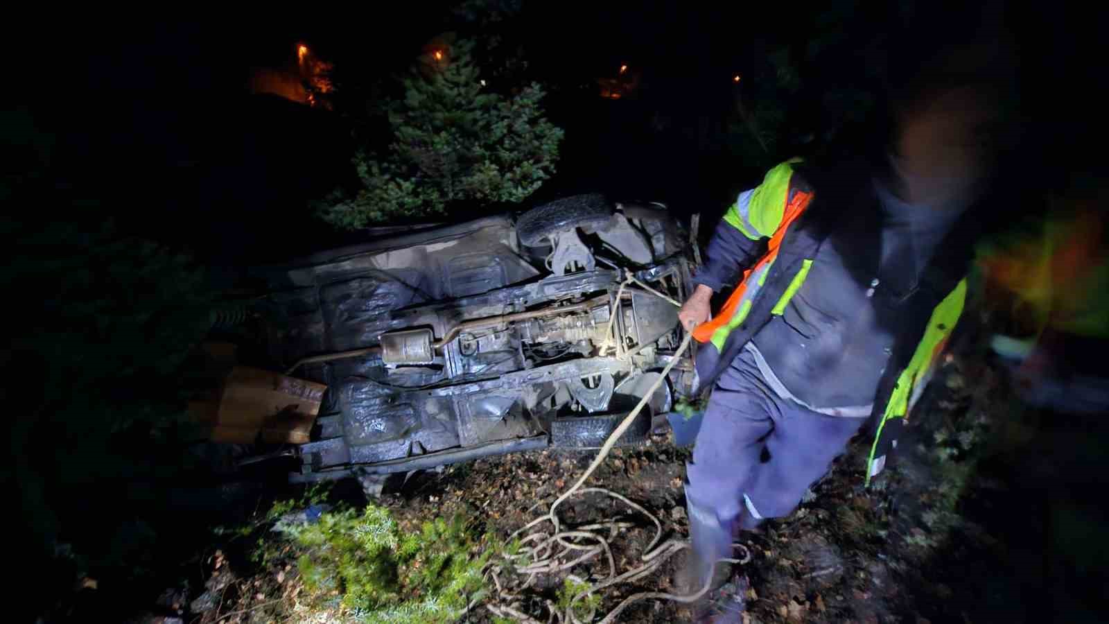 Kastamonu’da otomobil uçuruma yuvarlandı: 1 ölü, 2 yaralı
