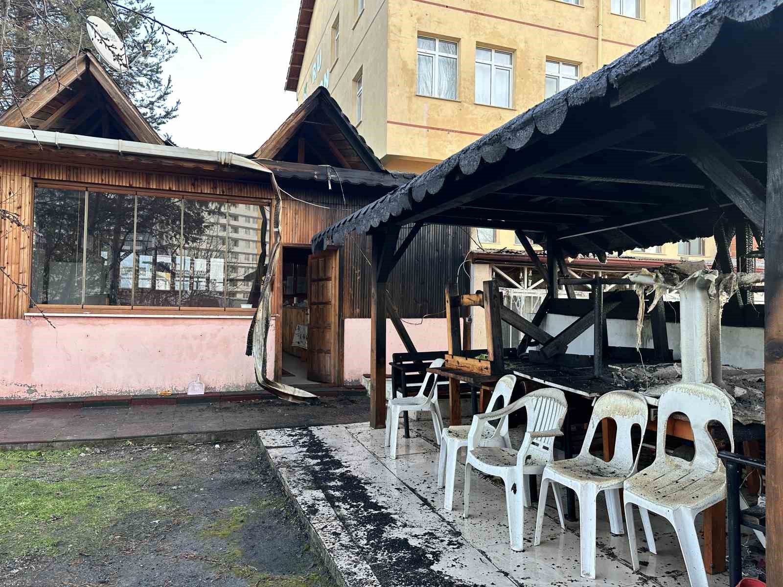 Kastamonu’da park halindeki cip yandı
