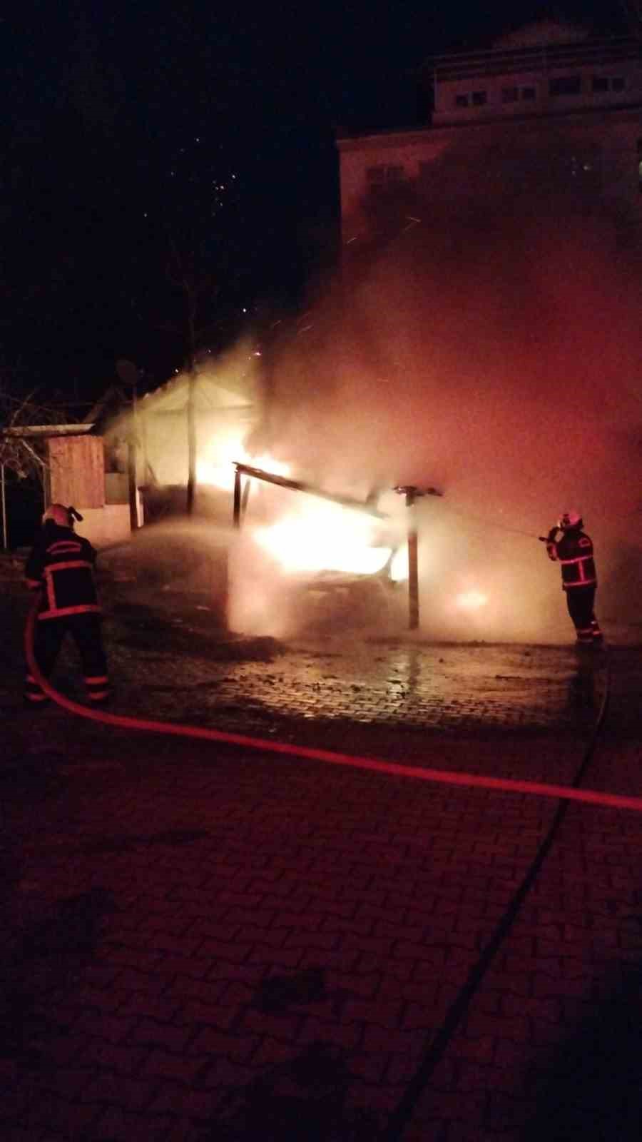 Kastamonu’da park halindeki cip yandı
