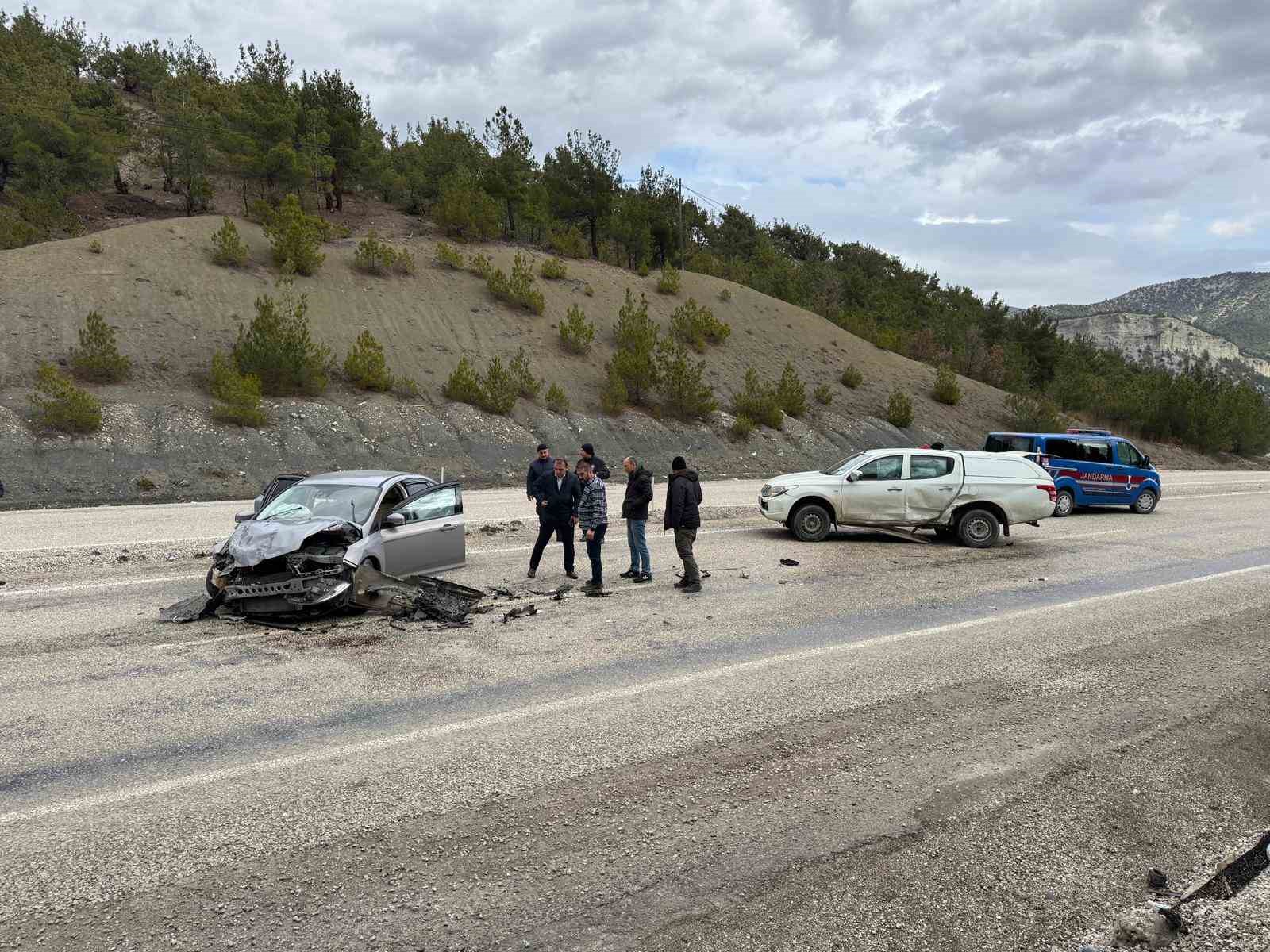 Kastamonu’da pikap ile otomobil çarpıştı: Eski belediye başkanı yaralandı
