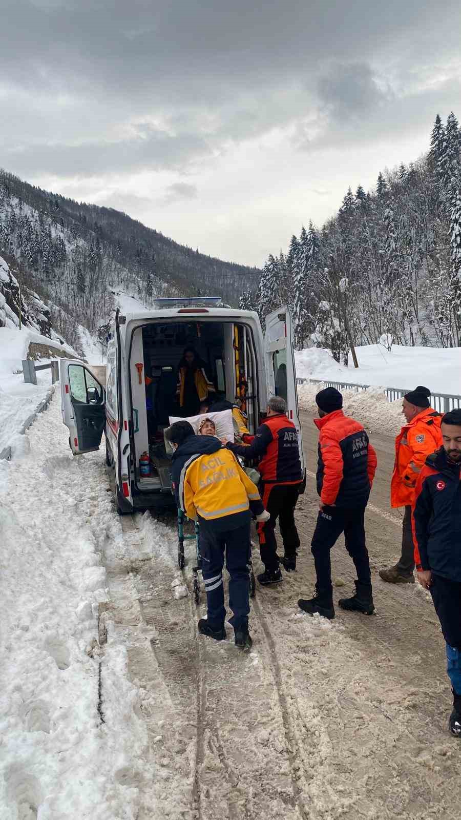 Kastamonu’da rahatsızlanan yaşlı kadını, AFAD ekipleri hastaneye ulaştırdı
