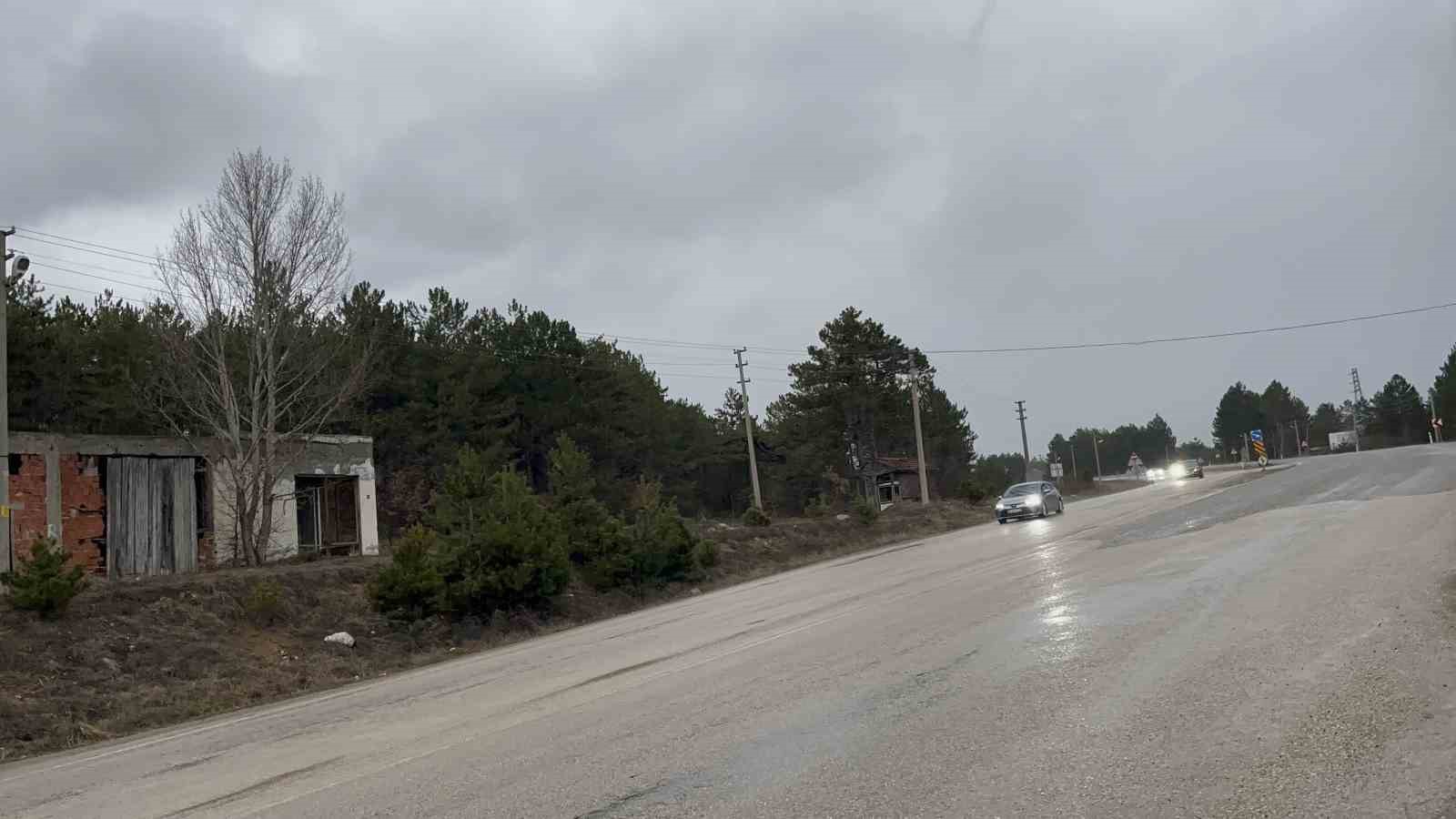 Kastamonu’da sağanak yağış sürücülere zor anlar yaşattı
