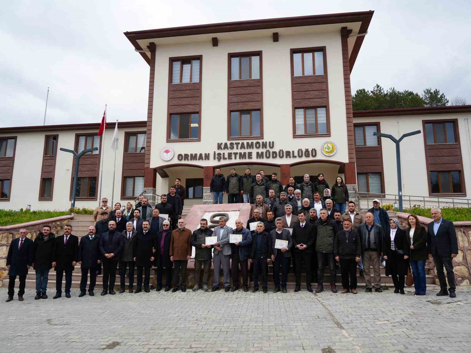 Kastamonu’da yangına hassas köylere 20 su tankeri dağıtıldı
Kastamonu’da yangına hassas köylere 20 su tankeri dağıtıldı