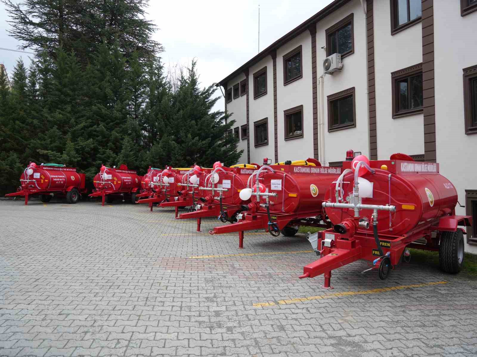 Kastamonu’da yangına hassas köylere 20 su tankeri dağıtıldı
Kastamonu’da yangına hassas köylere 20 su tankeri dağıtıldı