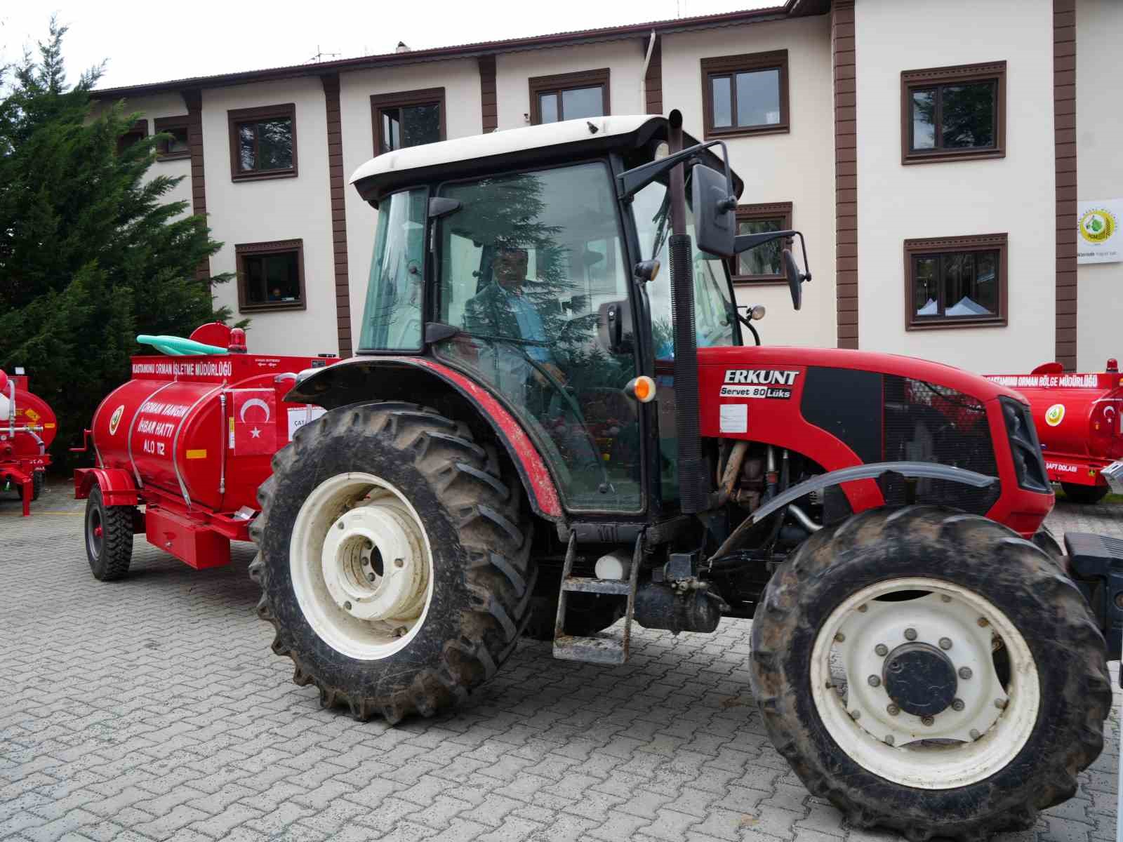 Kastamonu’da yangına hassas köylere 20 su tankeri dağıtıldı
Kastamonu’da yangına hassas köylere 20 su tankeri dağıtıldı