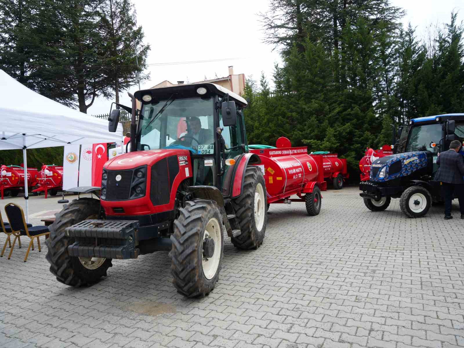 Kastamonu’da yangına hassas köylere 20 su tankeri dağıtıldı
Kastamonu’da yangına hassas köylere 20 su tankeri dağıtıldı