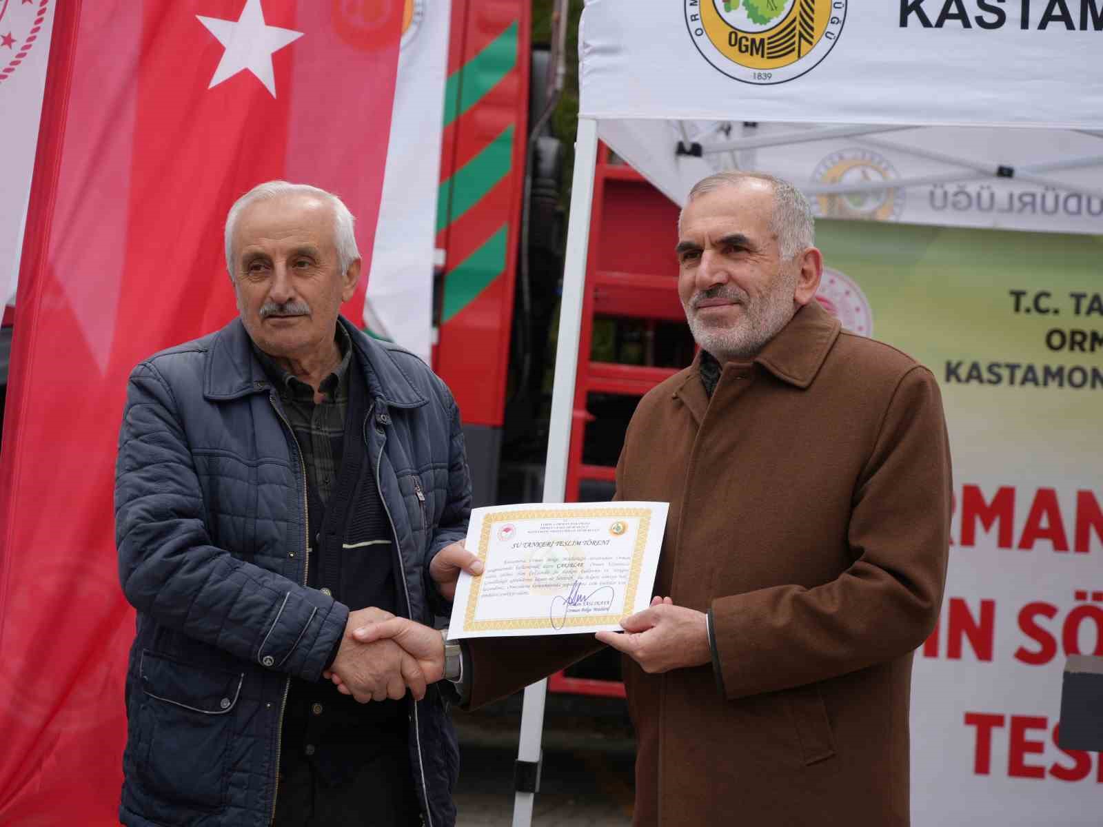 Kastamonu’da yangına hassas köylere 20 su tankeri dağıtıldı
Kastamonu’da yangına hassas köylere 20 su tankeri dağıtıldı