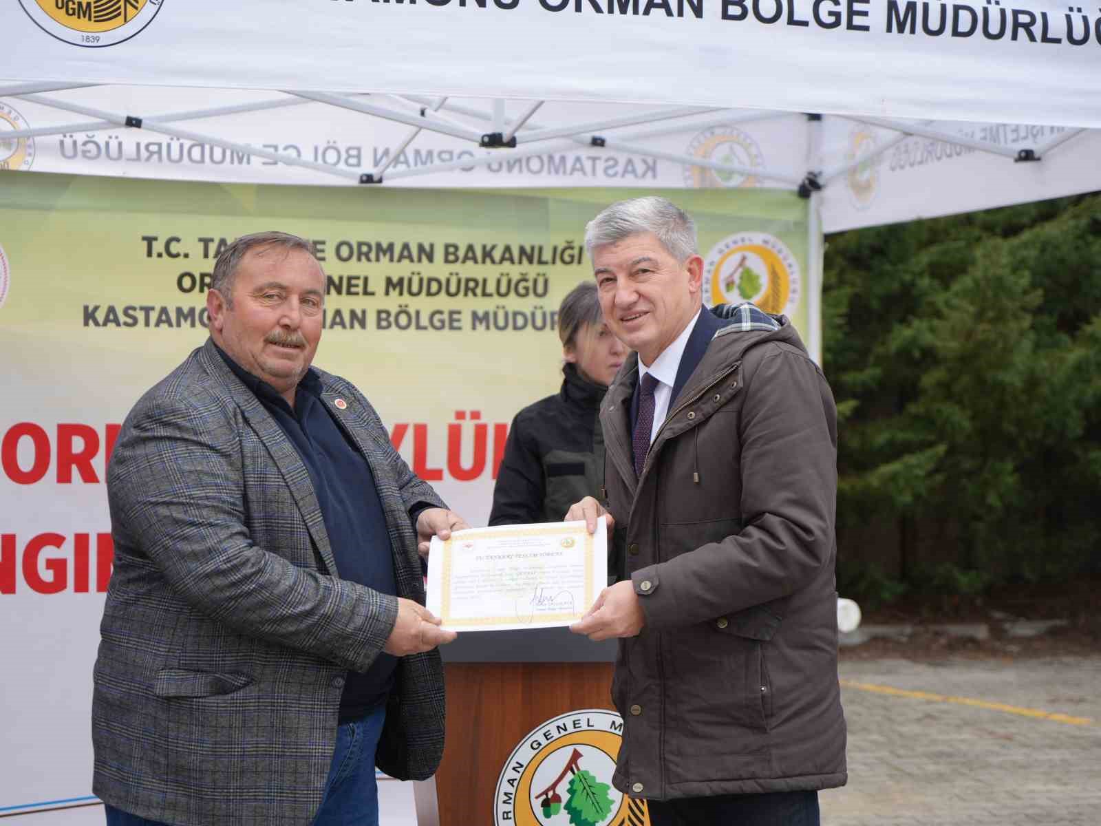 Kastamonu’da yangına hassas köylere 20 su tankeri dağıtıldı
Kastamonu’da yangına hassas köylere 20 su tankeri dağıtıldı