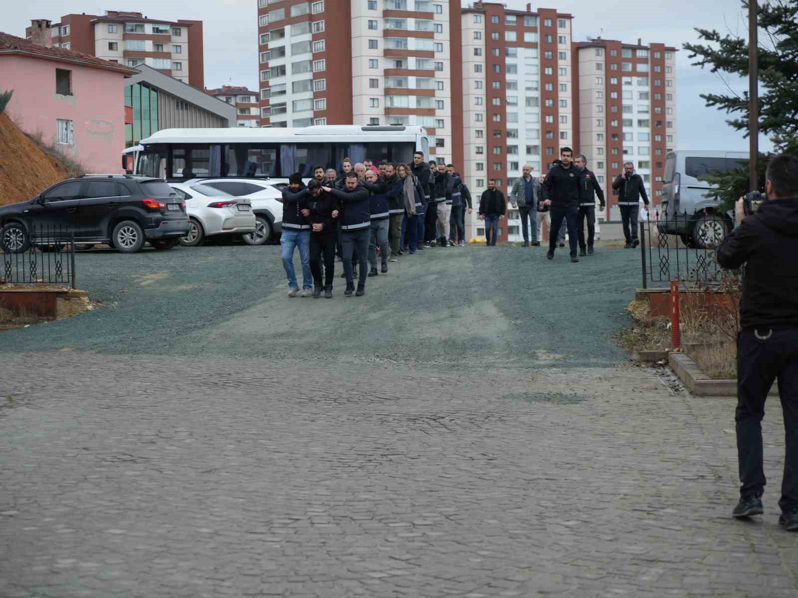 Kastamonu’daki uyuşturucu operasyonunda 3 tutuklama
Kastamonu’daki uyuşturucu operasyonunda 3 tutuklama