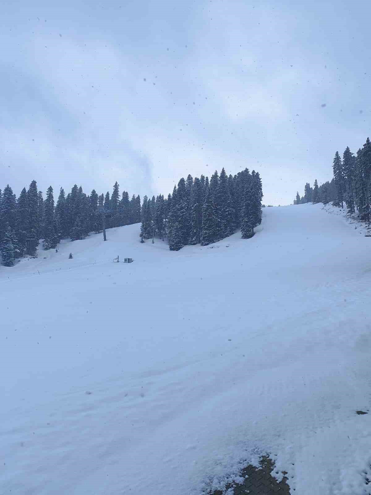 Kastamonu’nun yüksek kesimlerinde kar yağışı ve fırtına etkili oluyor
