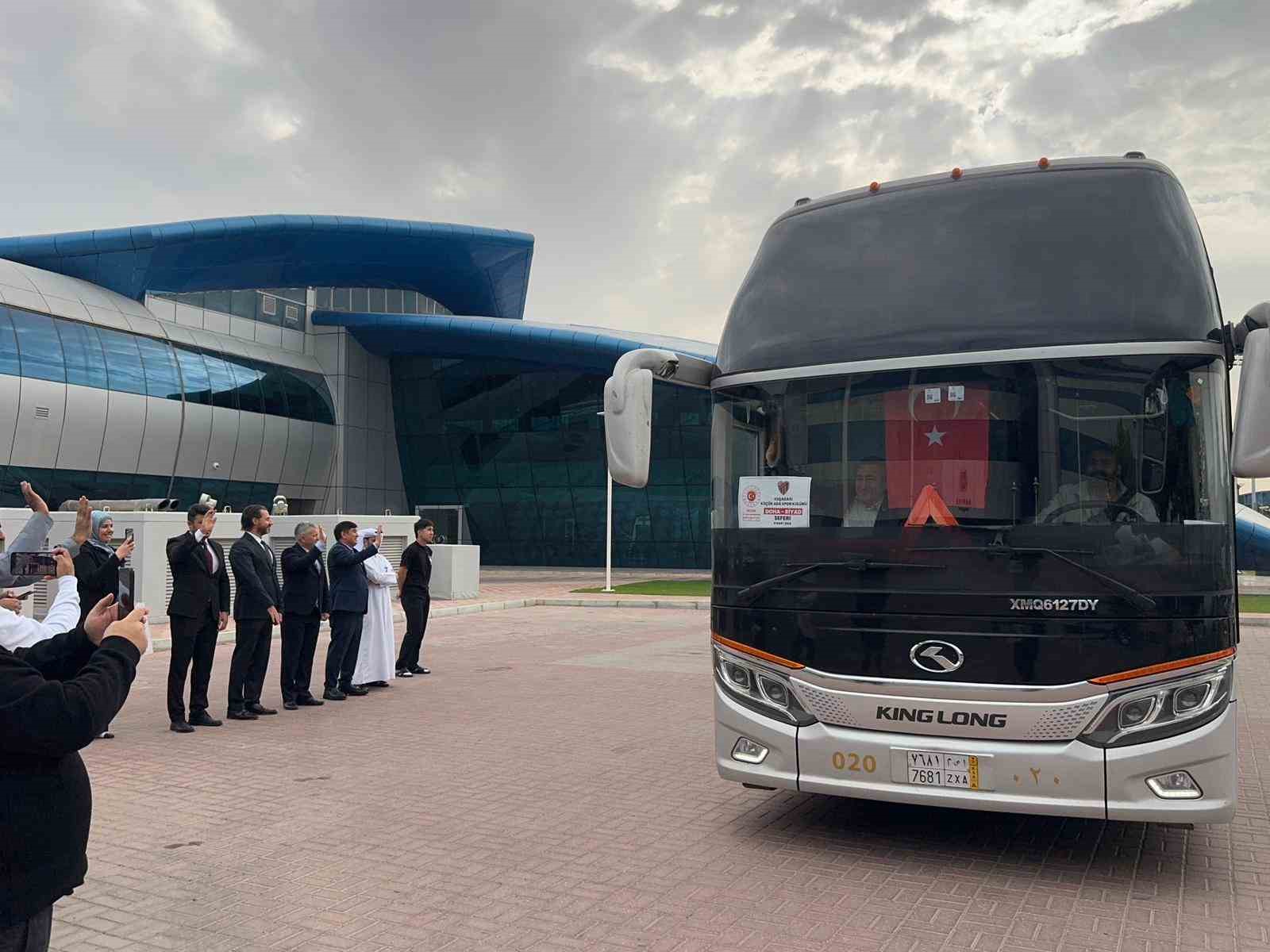 Katar’da mahsur kalan sporcular Türkiye’ye dönmek üzere uğurlandı
