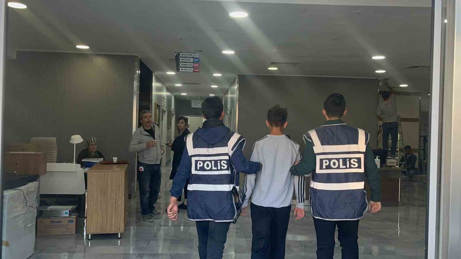 Katil zanlısı çocuk, yaşı kadar ceza aldı
