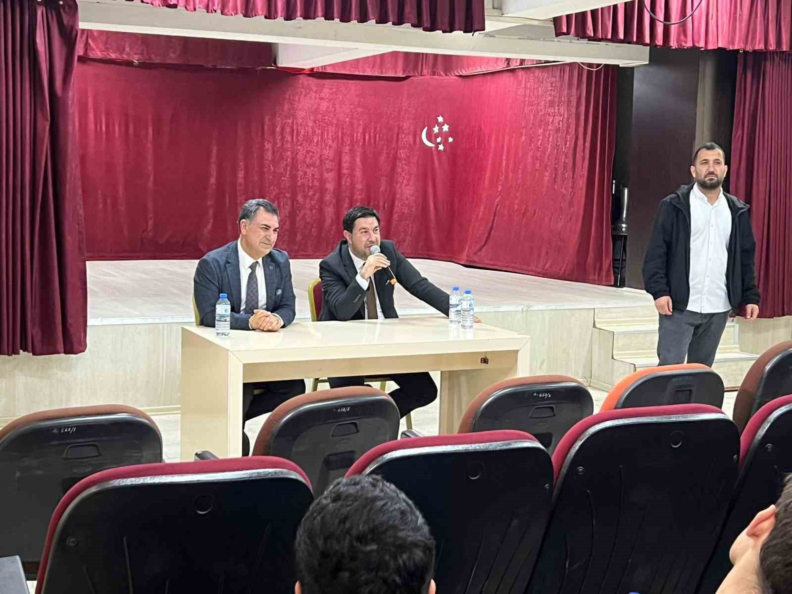 KATSO Başkanı Kadir Bozan, Kariyer Günlerinde öğrencilerle buluştu
